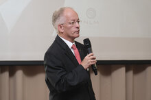 Staatssekretär Dr. Jörg Mielke hält sein Grußwort