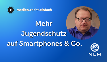 Grafik zu neuem Video auf dem YouTube-Kanal "medien.recht.einfach" mit NLM-Logo, Foto von Prof. Christian Krebs und Text "Mehr Jugendschutz auf Smartphones & Co."